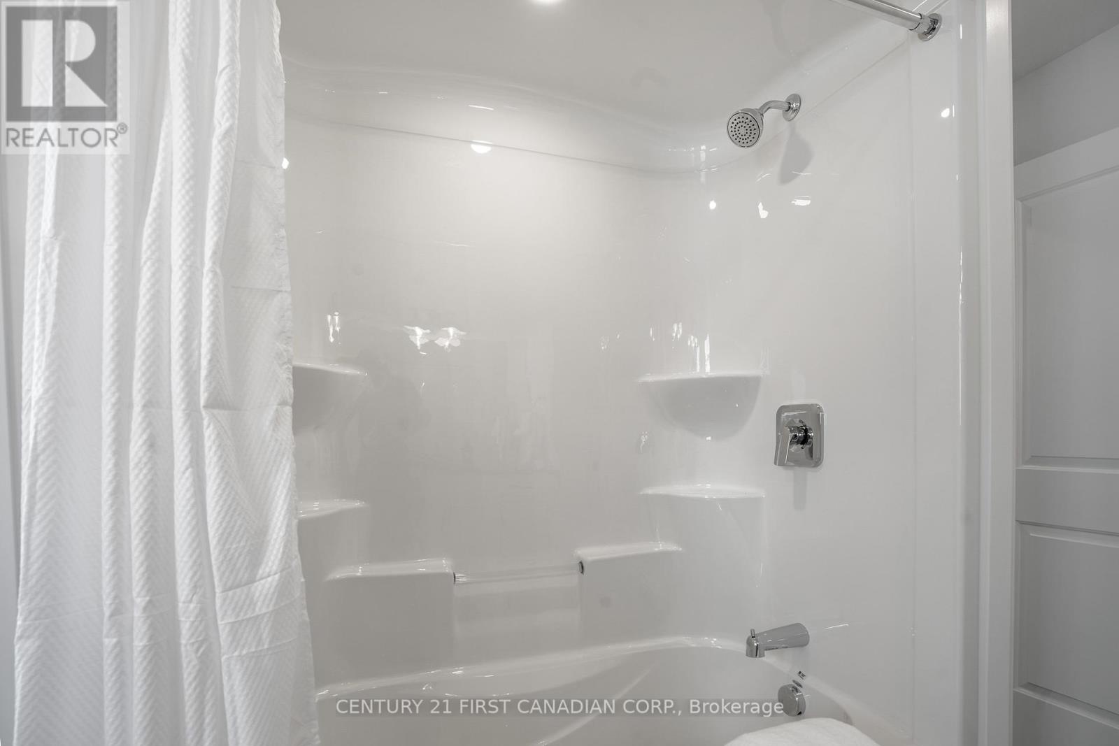 113 Atkinson Street, North Middlesex, Ontario  N0M 1A0 - Photo 31 - X12134854