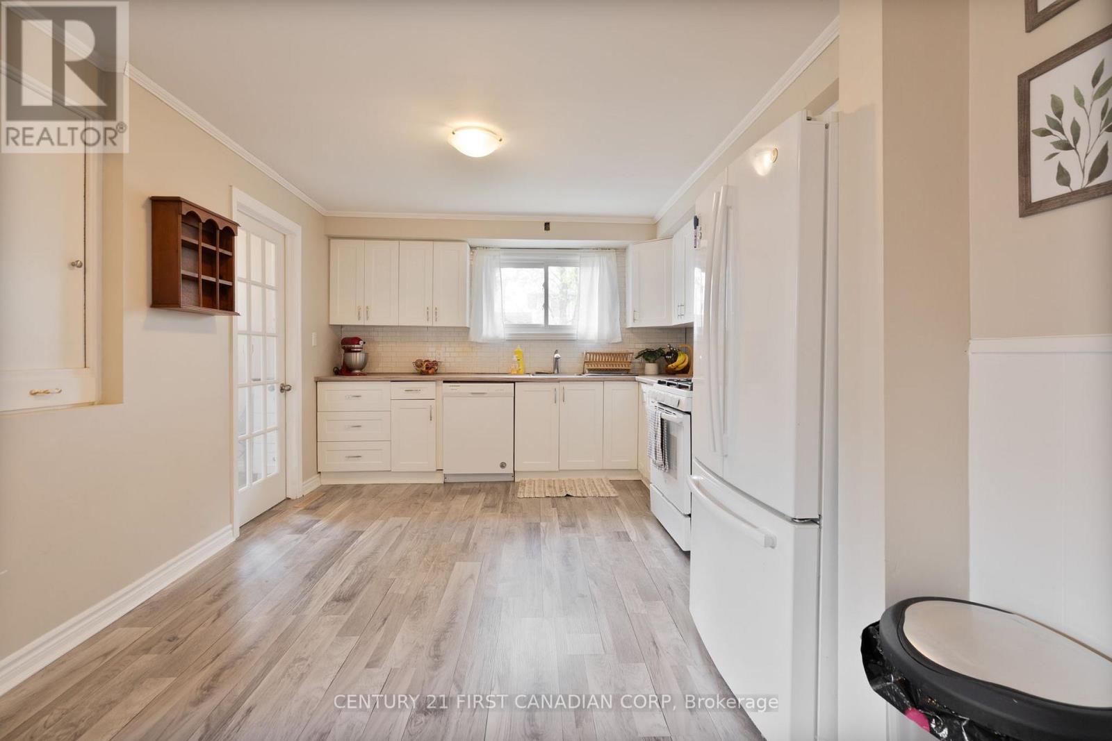 104 First Avenue, St. Thomas, Ontario  N5R 4N7 - Photo 11 - X12134855