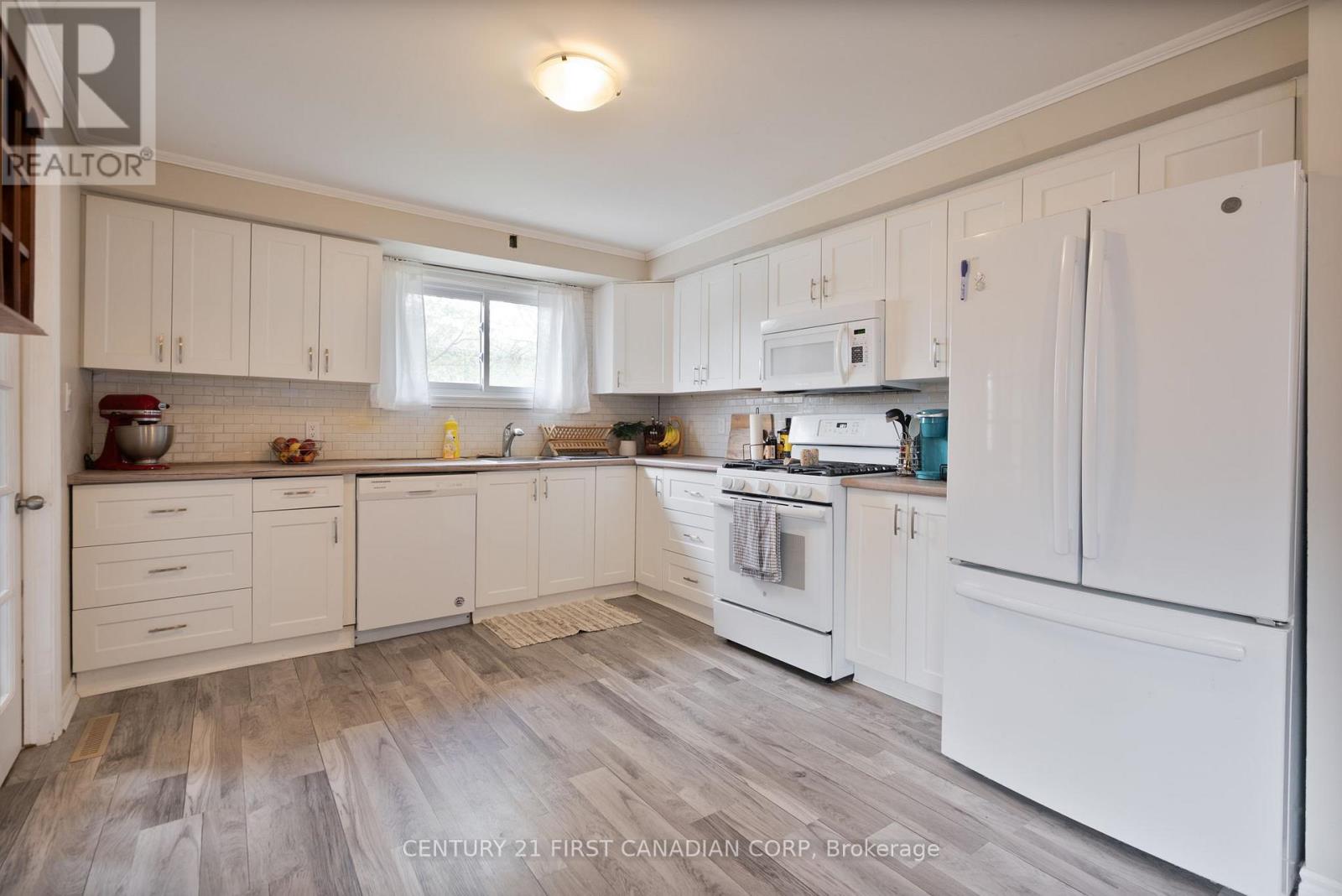 104 First Avenue, St. Thomas, Ontario  N5R 4N7 - Photo 12 - X12134855