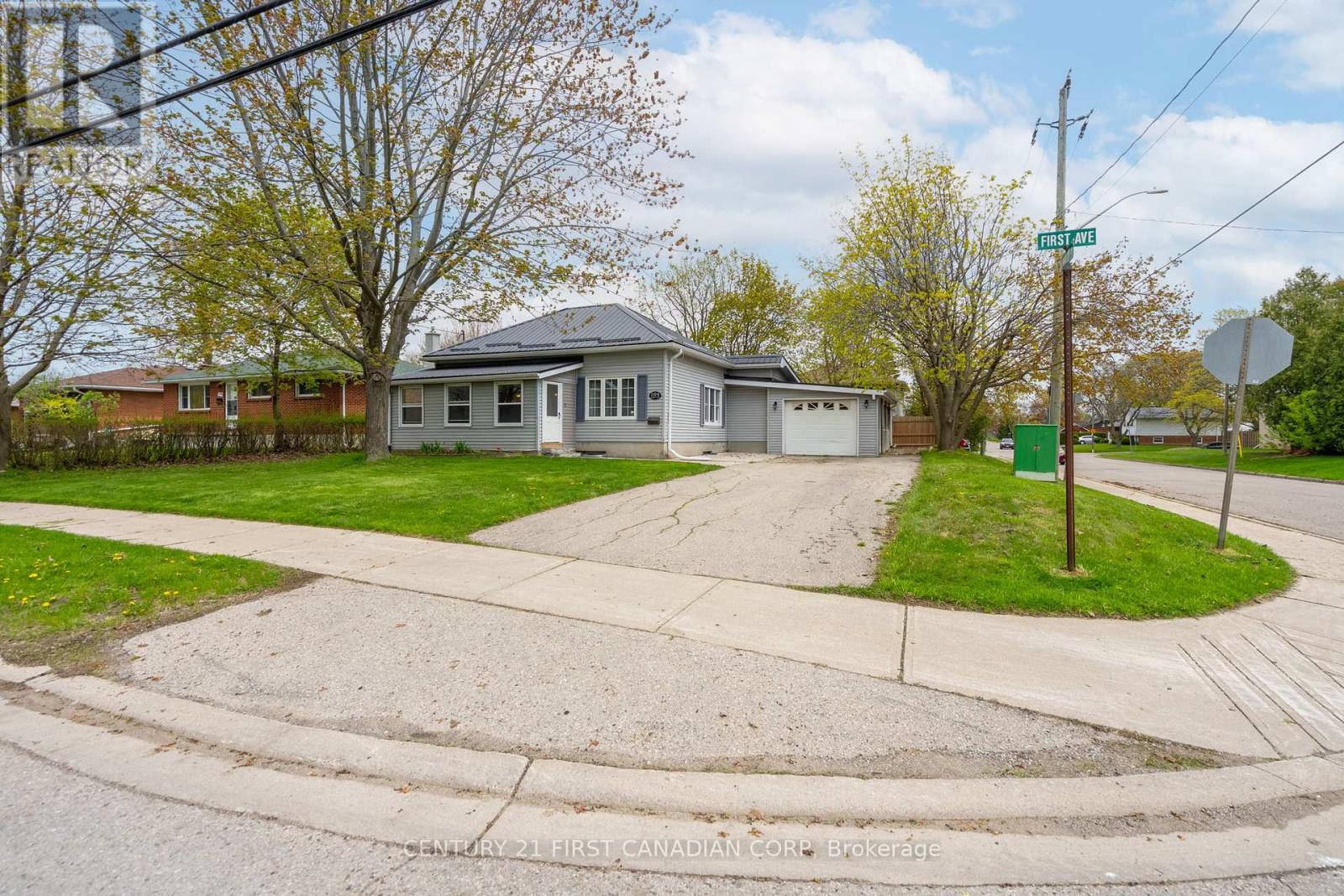 104 First Avenue, St. Thomas, Ontario  N5R 4N7 - Photo 2 - X12134855