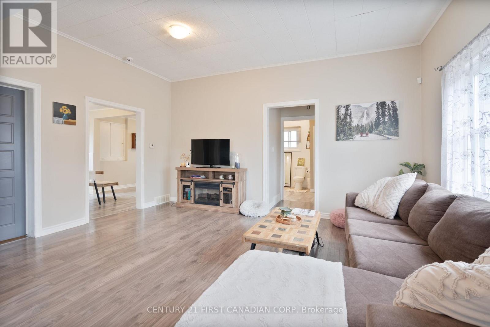 104 First Avenue, St. Thomas, Ontario  N5R 4N7 - Photo 7 - X12134855