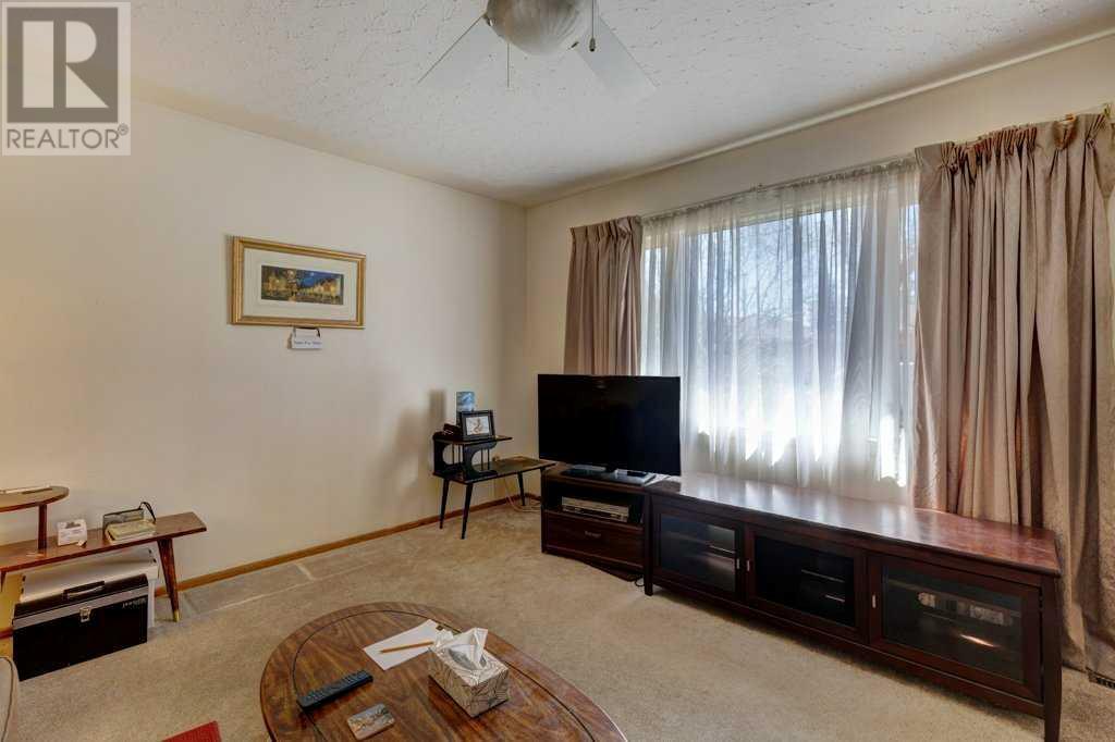 Property at 4912 43 Street SW image 3