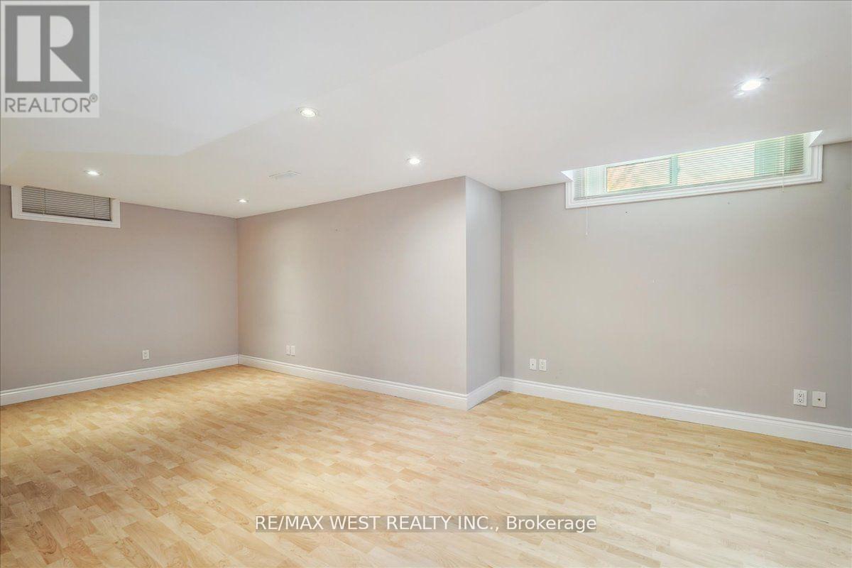 2 Brookgreene Crescent, Richmond Hill, Ontario  L4C 9W5 - Photo 14 - N12040735