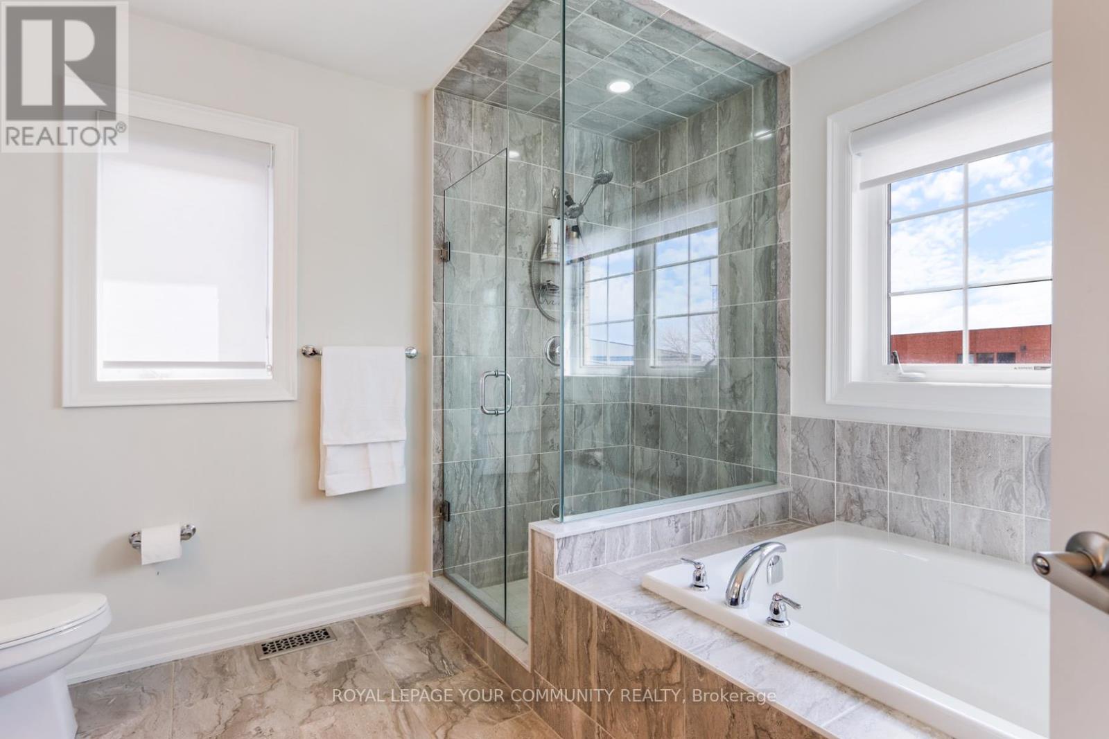 648 Somerville Drive, Newmarket, Ontario  L3X 0J9 - Photo 20 - N12117821