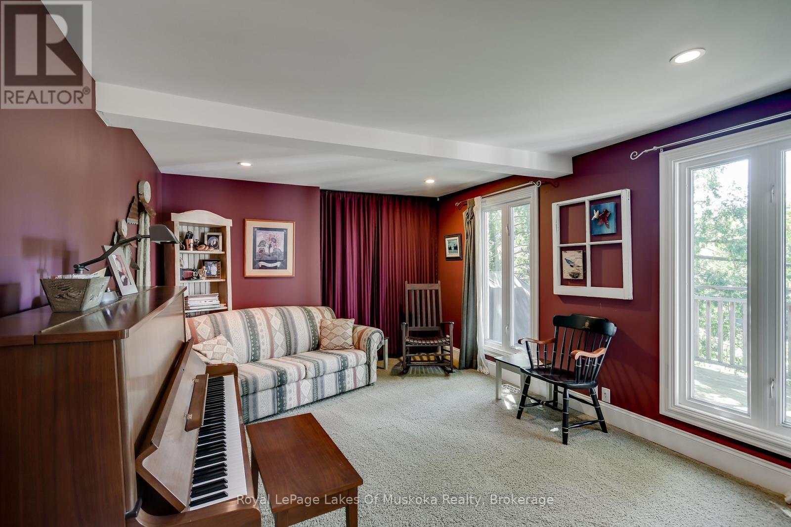 230 Ecclestone Drive, Bracebridge, Ontario  P1L 1G4 - Photo 11 - X12134713