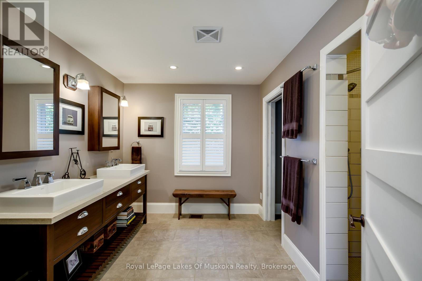 230 Ecclestone Drive, Bracebridge, Ontario  P1L 1G4 - Photo 16 - X12134713