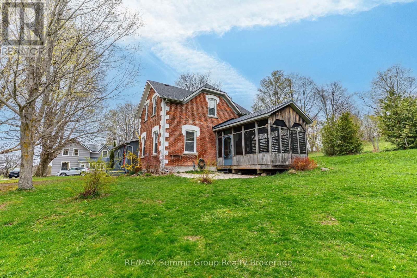 18 Mary Street, Grey Highlands, Ontario  N0C 1E0 - Photo 3 - X12134727