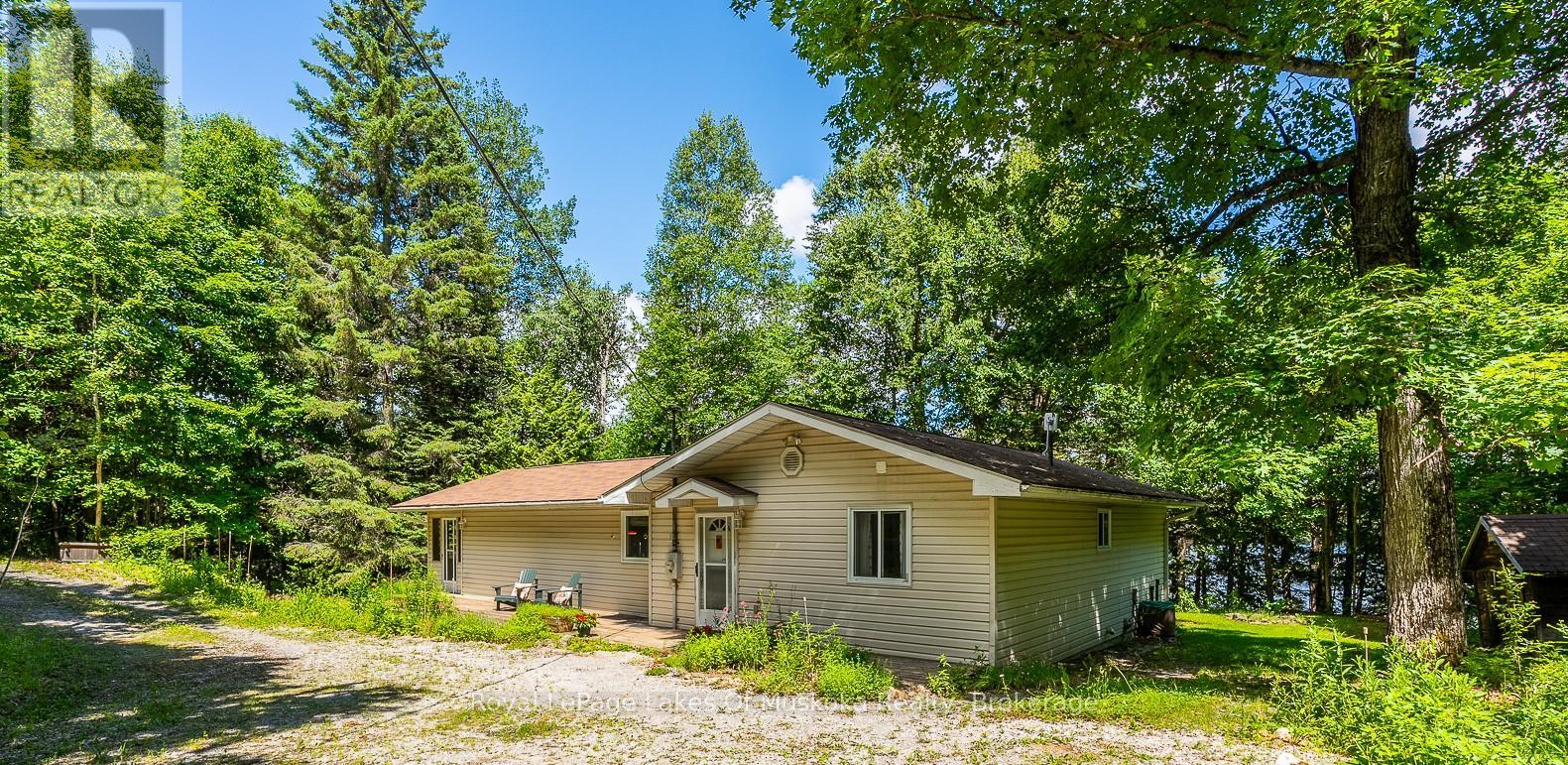 1096 Farmer Hays Drive, Algonquin Highlands, Ontario  P0A 1E0 - Photo 1 - X12134735
