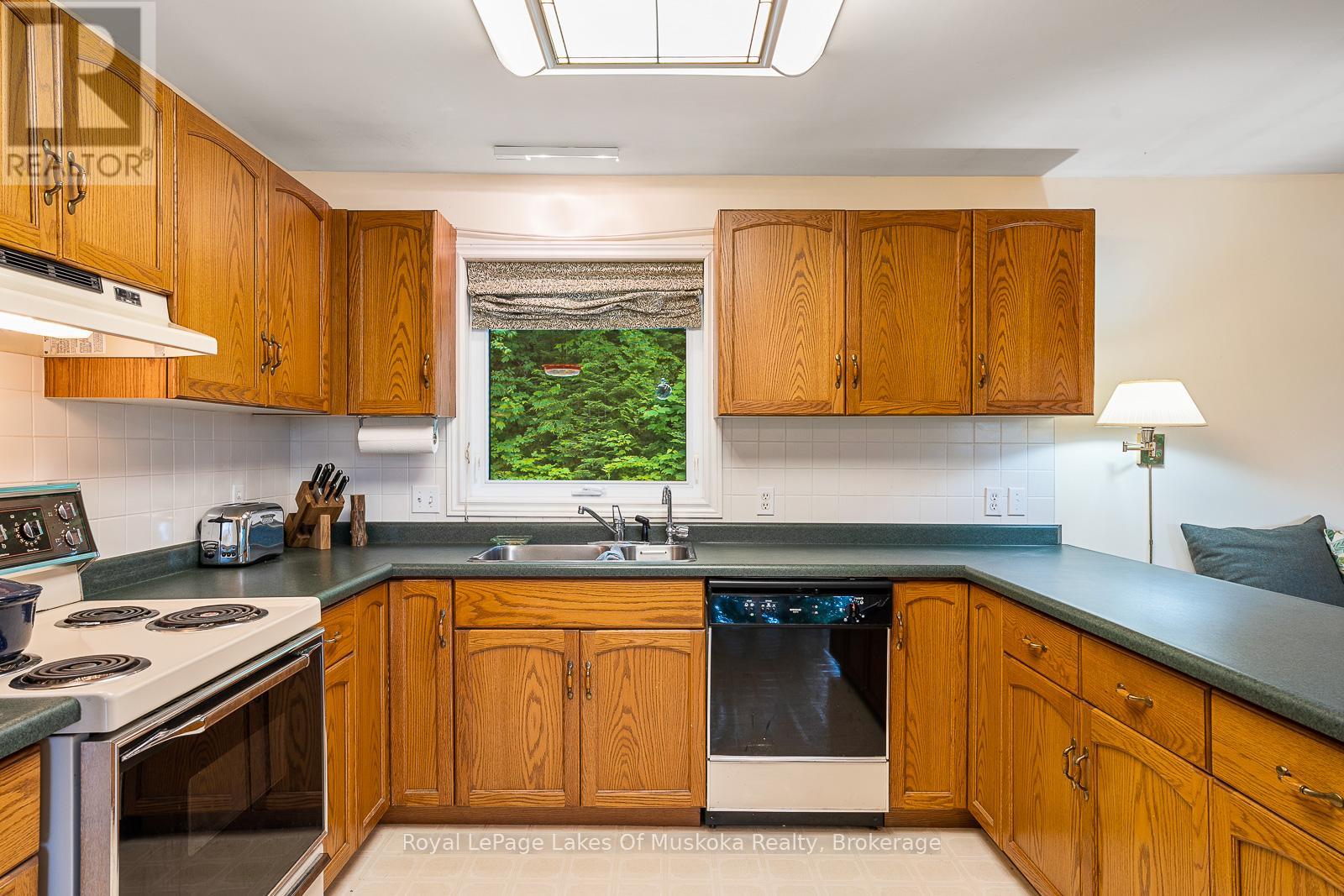 1096 Farmer Hays Drive, Algonquin Highlands, Ontario  P0A 1E0 - Photo 12 - X12134735