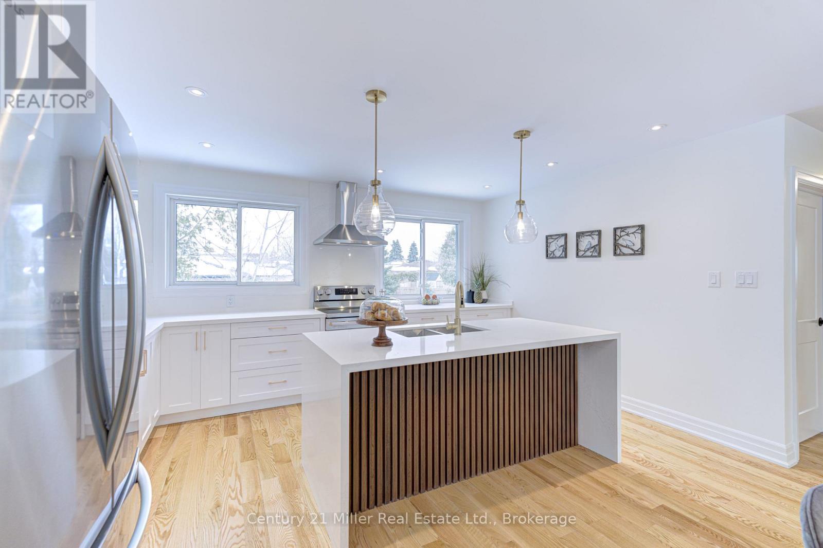 1195 Queens Avenue, Oakville, Ontario  L6H 2B7 - Photo 12 - W12134852