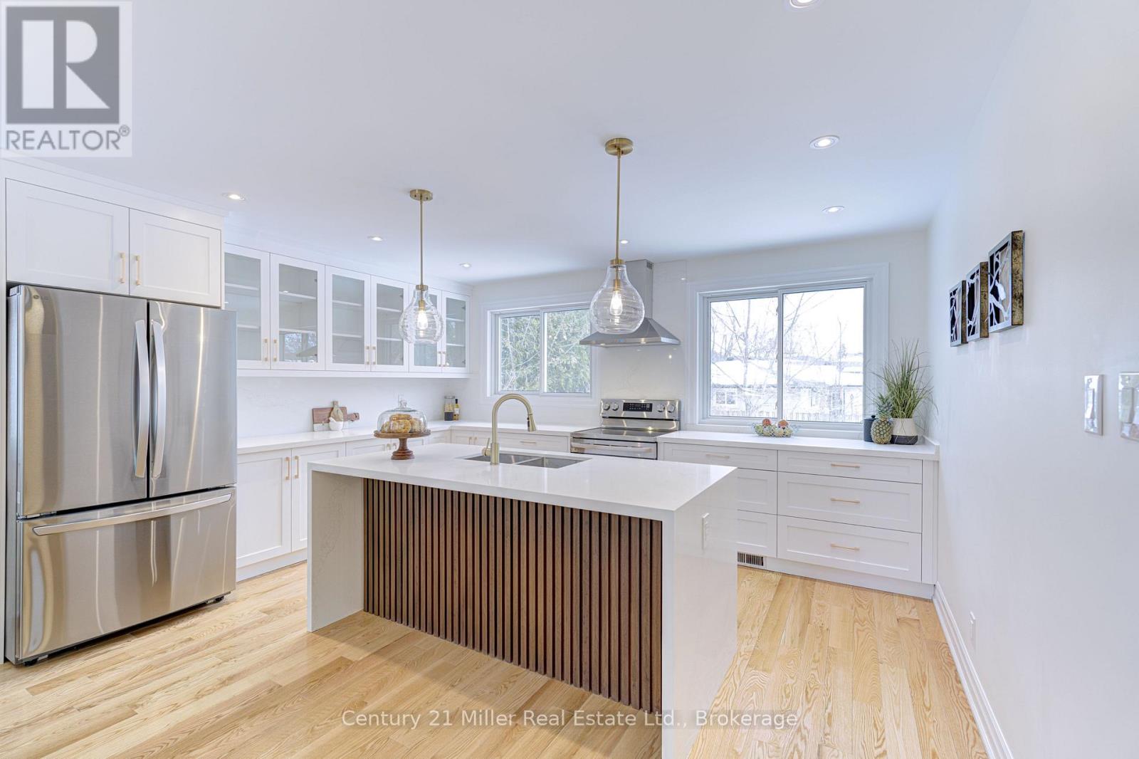 1195 Queens Avenue, Oakville, Ontario  L6H 2B7 - Photo 14 - W12134852