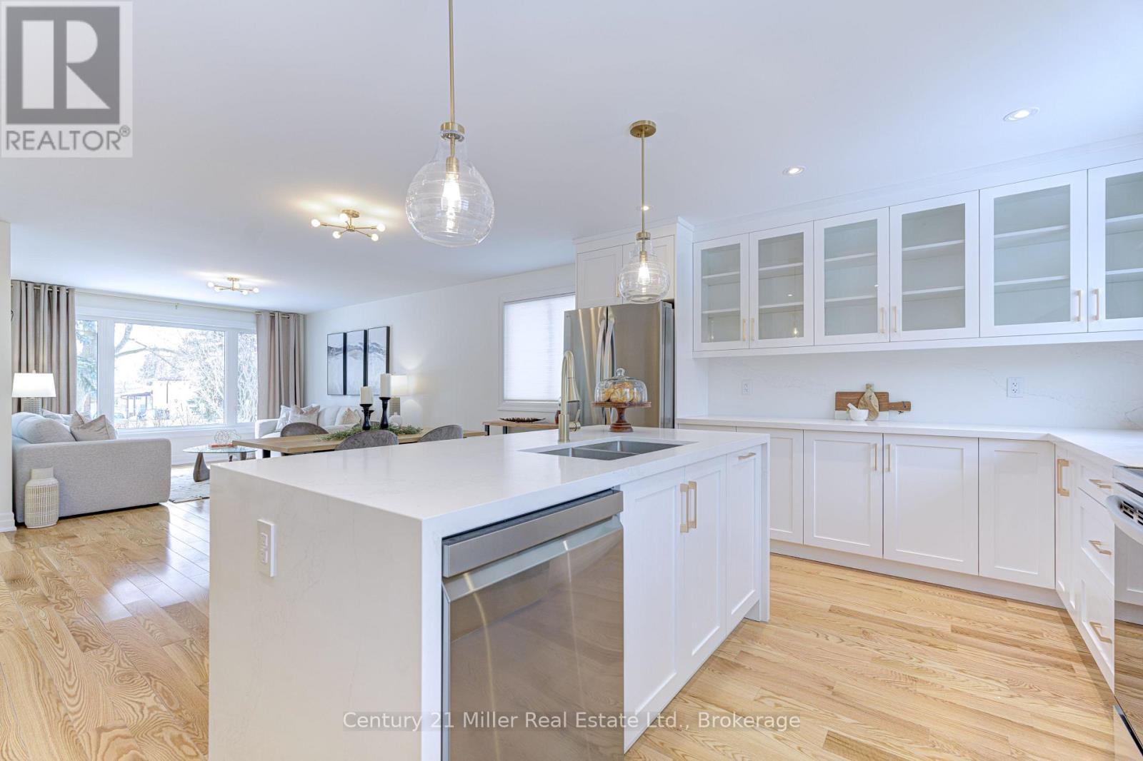 1195 Queens Avenue, Oakville, Ontario  L6H 2B7 - Photo 15 - W12134852