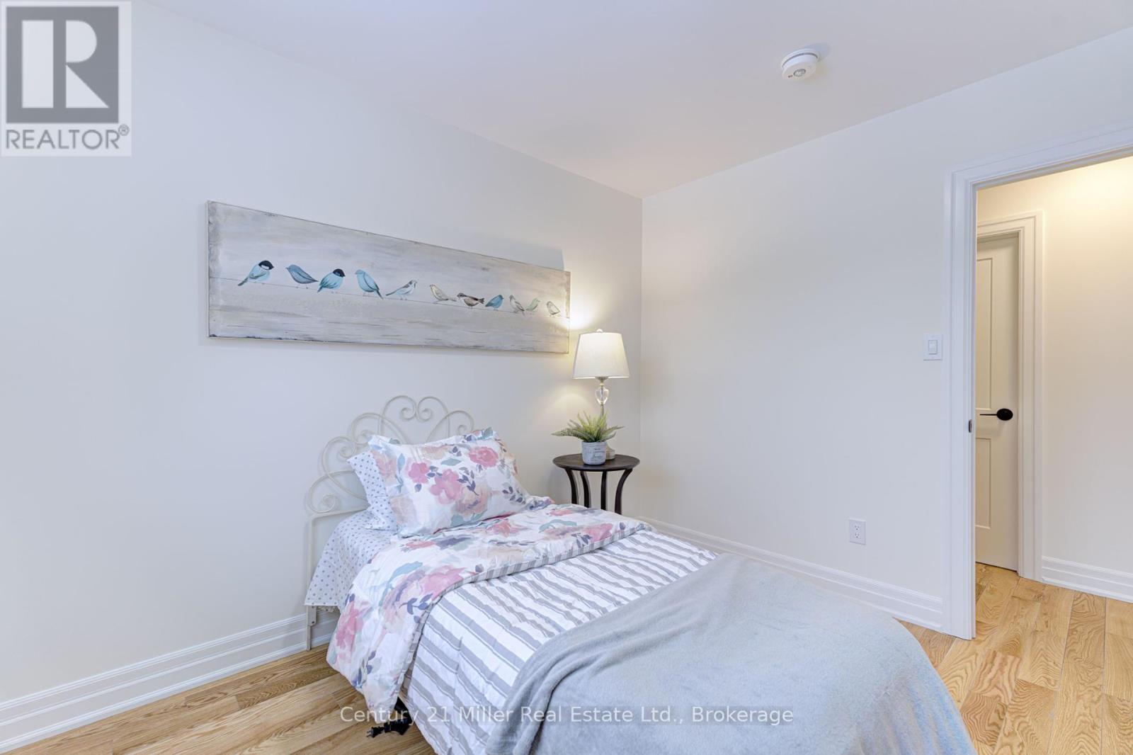 1195 Queens Avenue, Oakville, Ontario  L6H 2B7 - Photo 24 - W12134852