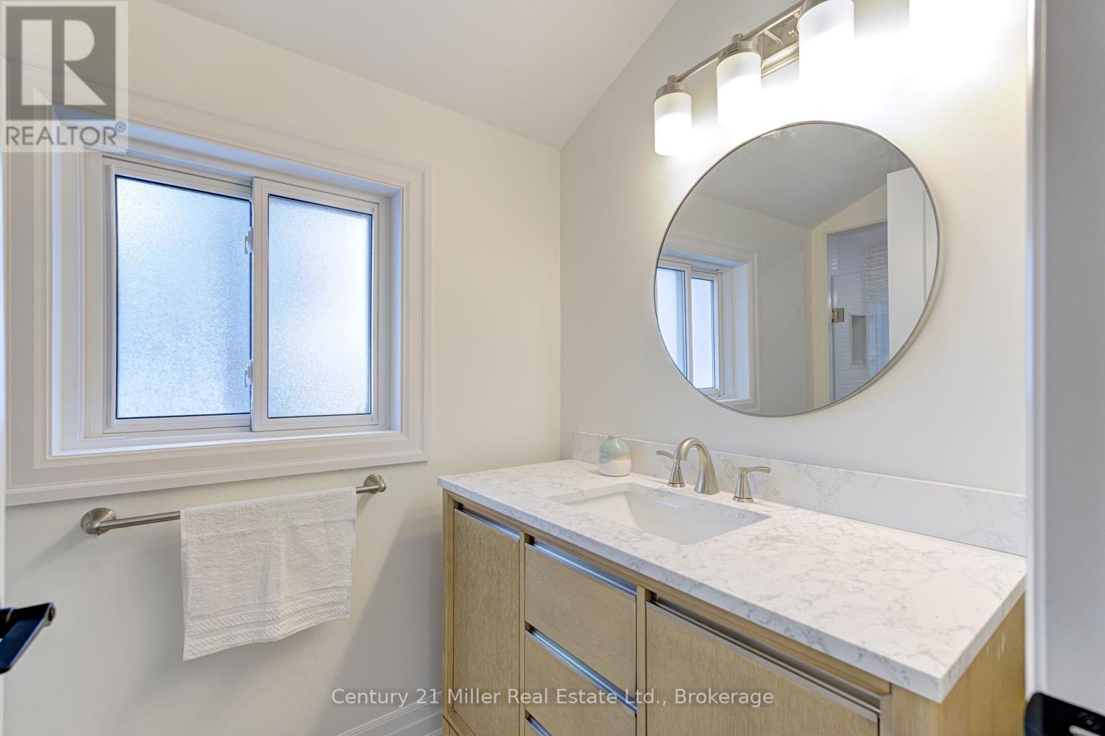 1195 Queens Avenue, Oakville, Ontario  L6H 2B7 - Photo 28 - W12134852