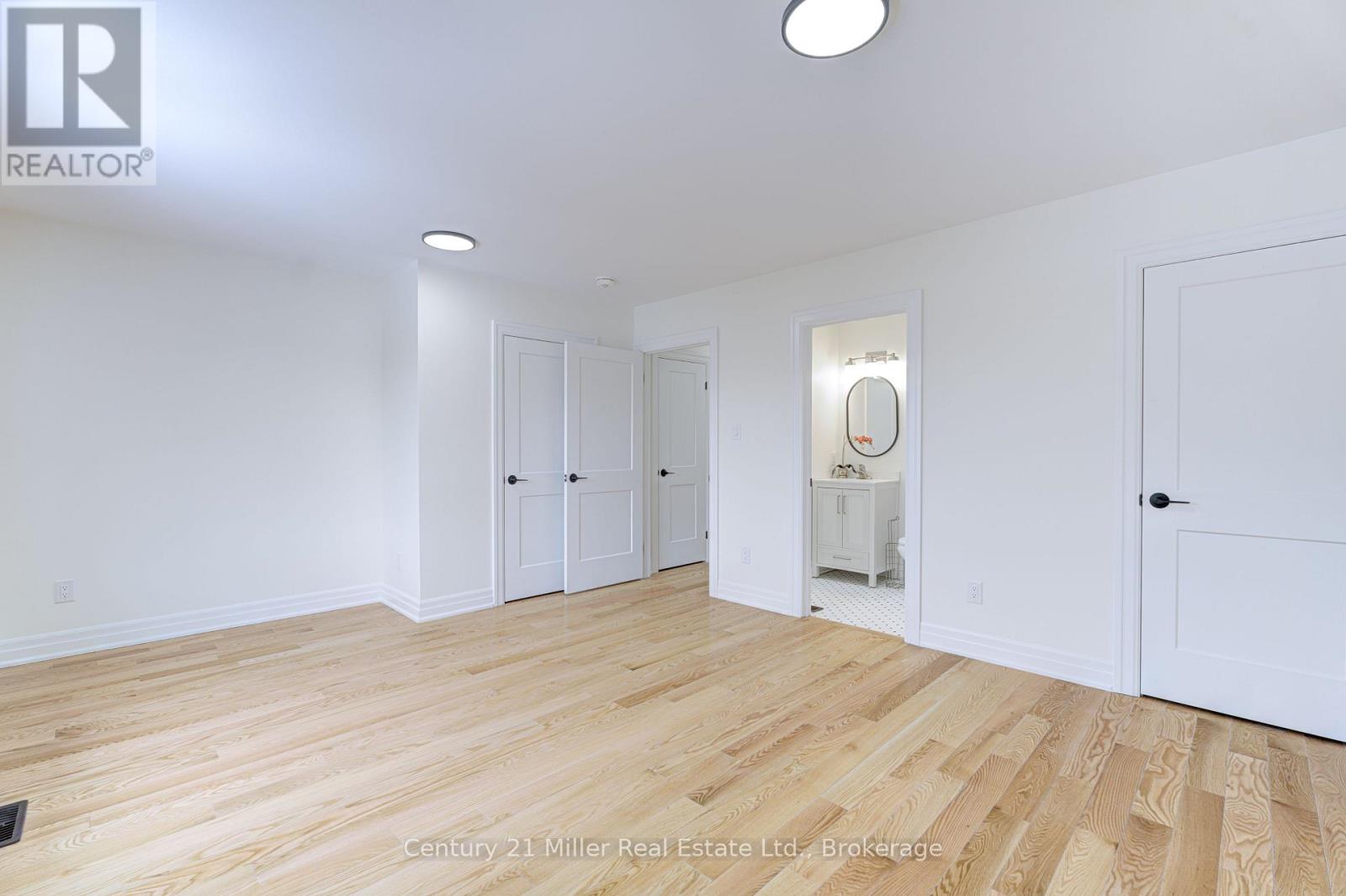 1195 Queens Avenue, Oakville, Ontario  L6H 2B7 - Photo 29 - W12134852