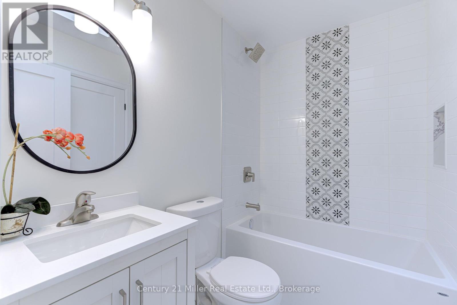 1195 Queens Avenue, Oakville, Ontario  L6H 2B7 - Photo 30 - W12134852