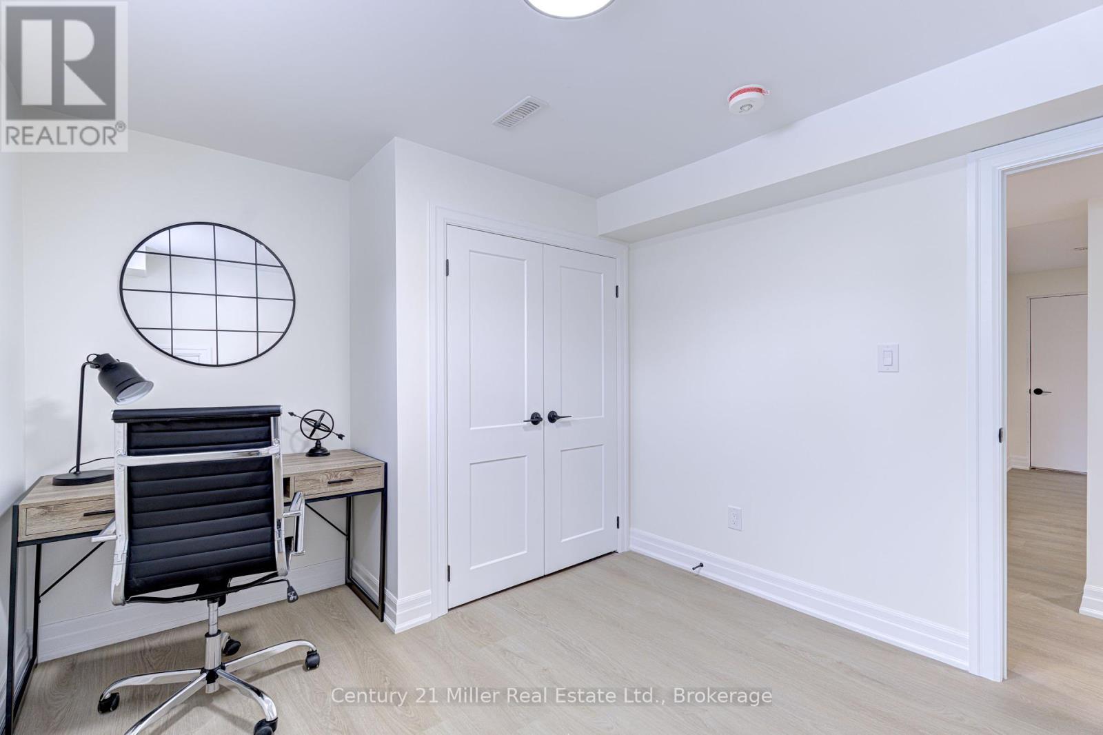 1195 Queens Avenue, Oakville, Ontario  L6H 2B7 - Photo 32 - W12134852