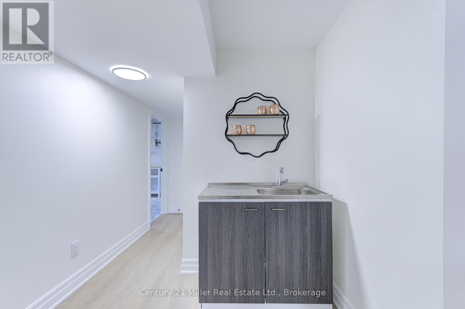 1195 Queens Avenue, Oakville, Ontario  L6H 2B7 - Photo 35 - W12134852