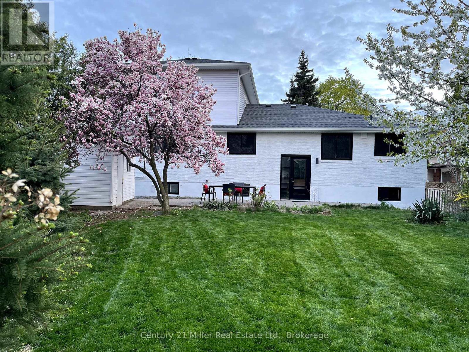 1195 Queens Avenue, Oakville, Ontario  L6H 2B7 - Photo 38 - W12134852