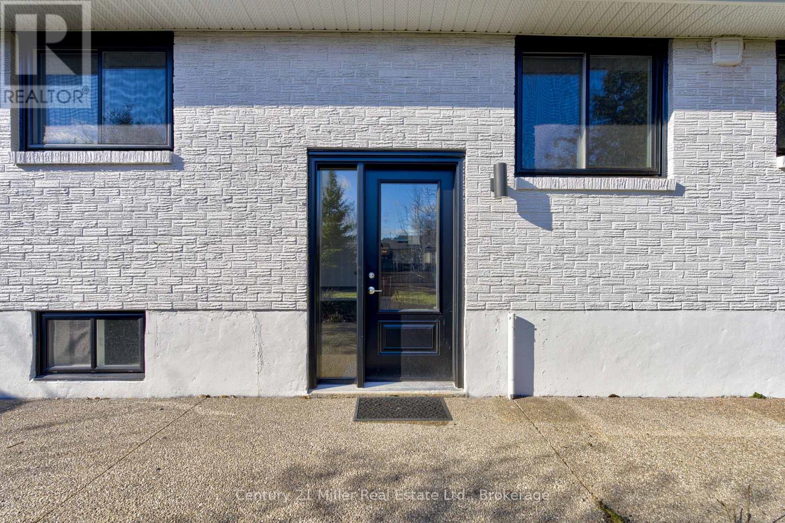 1195 Queens Avenue, Oakville, Ontario  L6H 2B7 - Photo 41 - W12134852