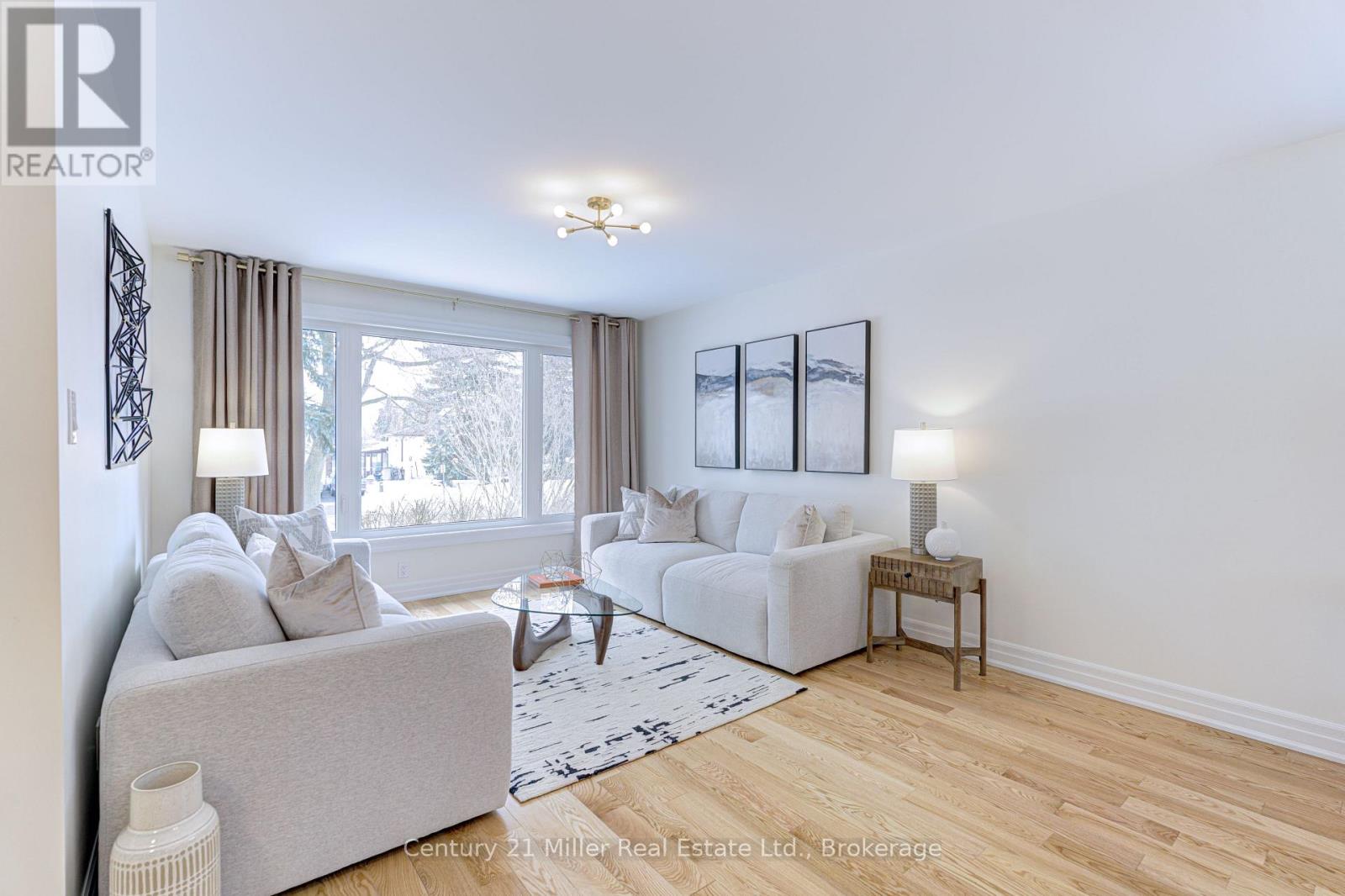 1195 Queens Avenue, Oakville, Ontario  L6H 2B7 - Photo 5 - W12134852