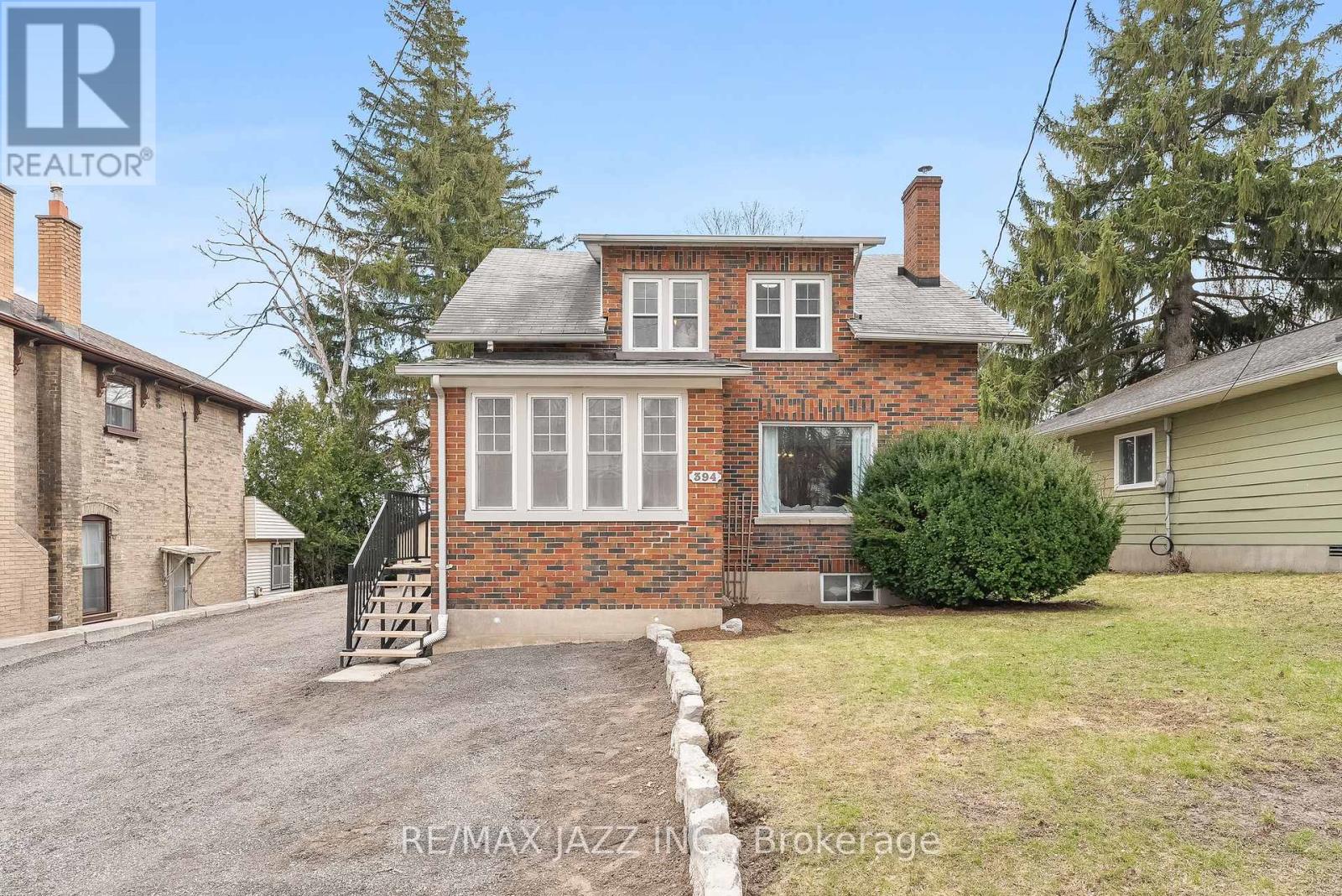 Property at 394 QUEEN STREET image 2