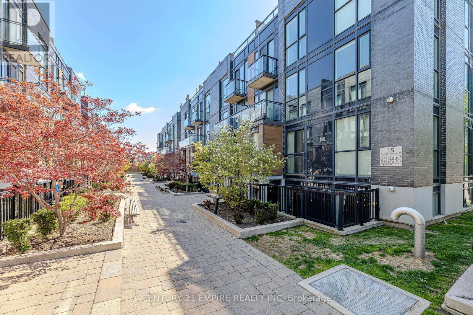 302 - 15 Sousa Mendes Street, Toronto, Ontario  M6P 0A9 - Photo 4 - W12134450