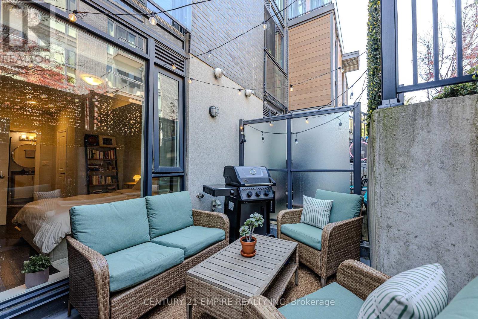 302 - 15 Sousa Mendes Street, Toronto, Ontario  M6P 0A9 - Photo 24 - W12134450