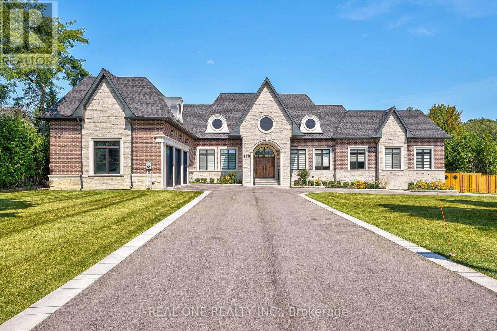 170 Ward Avenue, East Gwillimbury, Ontario  L0G 1V0 - Photo 1 - N12134623
