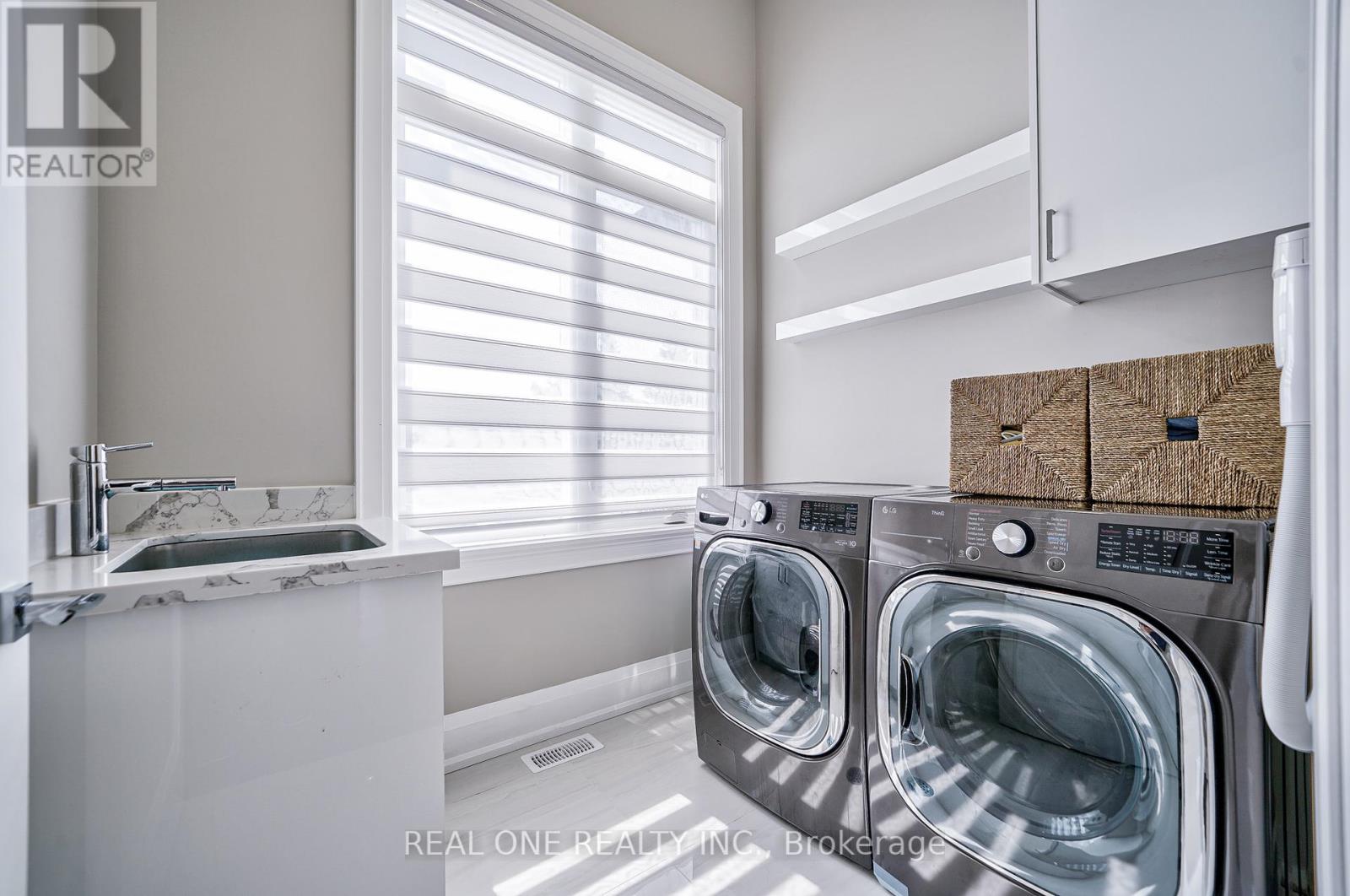 170 Ward Avenue, East Gwillimbury, Ontario  L0G 1V0 - Photo 12 - N12134623