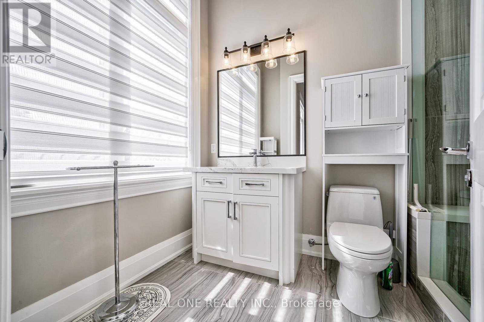 170 Ward Avenue, East Gwillimbury, Ontario  L0G 1V0 - Photo 16 - N12134623
