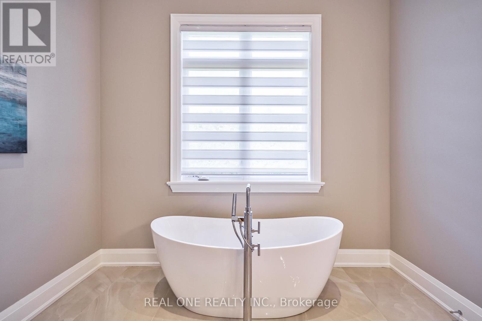 170 Ward Avenue, East Gwillimbury, Ontario  L0G 1V0 - Photo 22 - N12134623