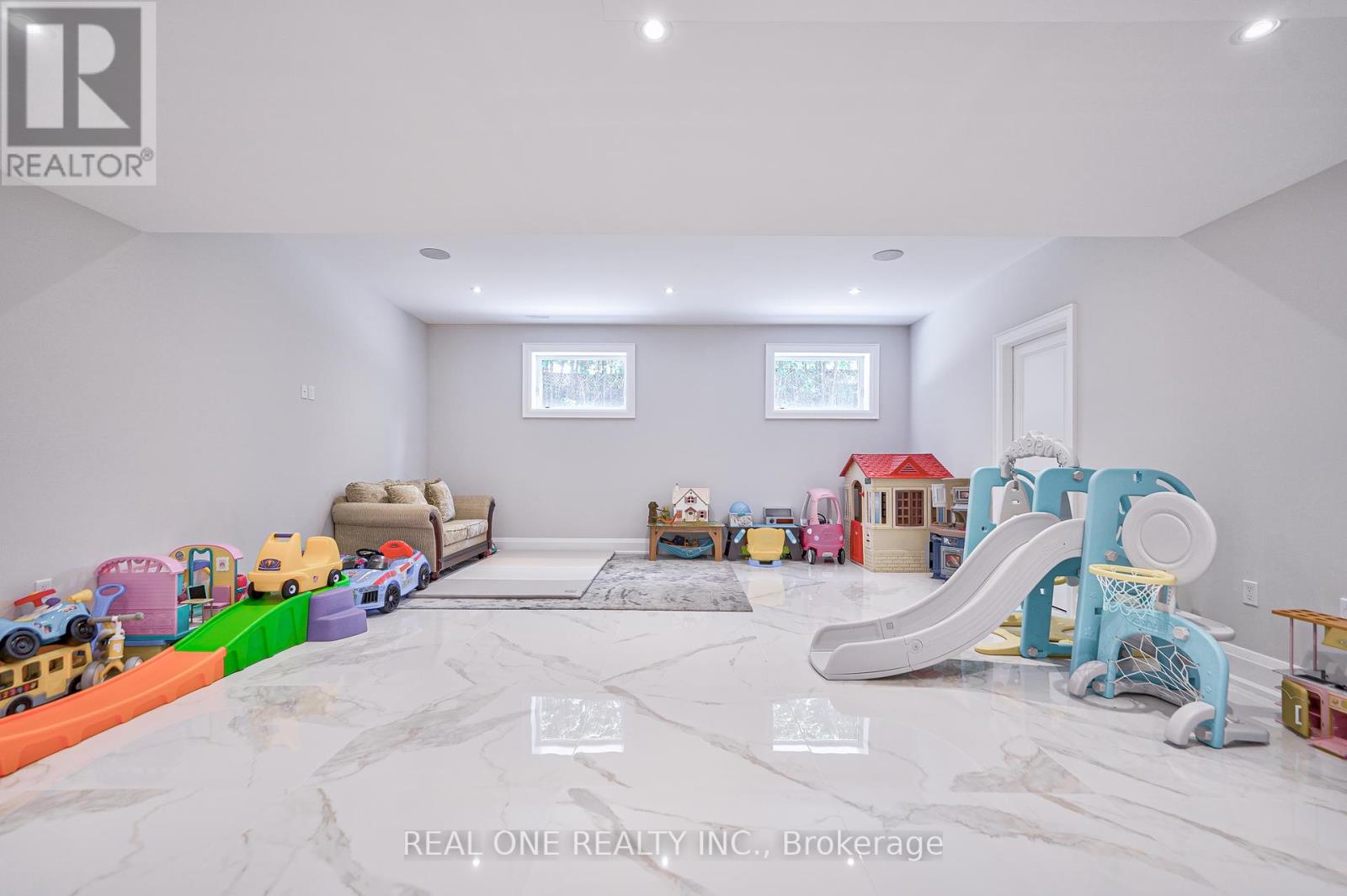 170 Ward Avenue, East Gwillimbury, Ontario  L0G 1V0 - Photo 25 - N12134623