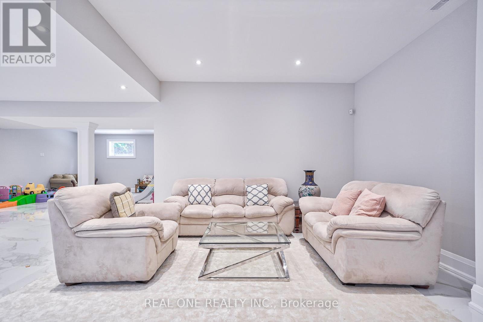 170 Ward Avenue, East Gwillimbury, Ontario  L0G 1V0 - Photo 26 - N12134623