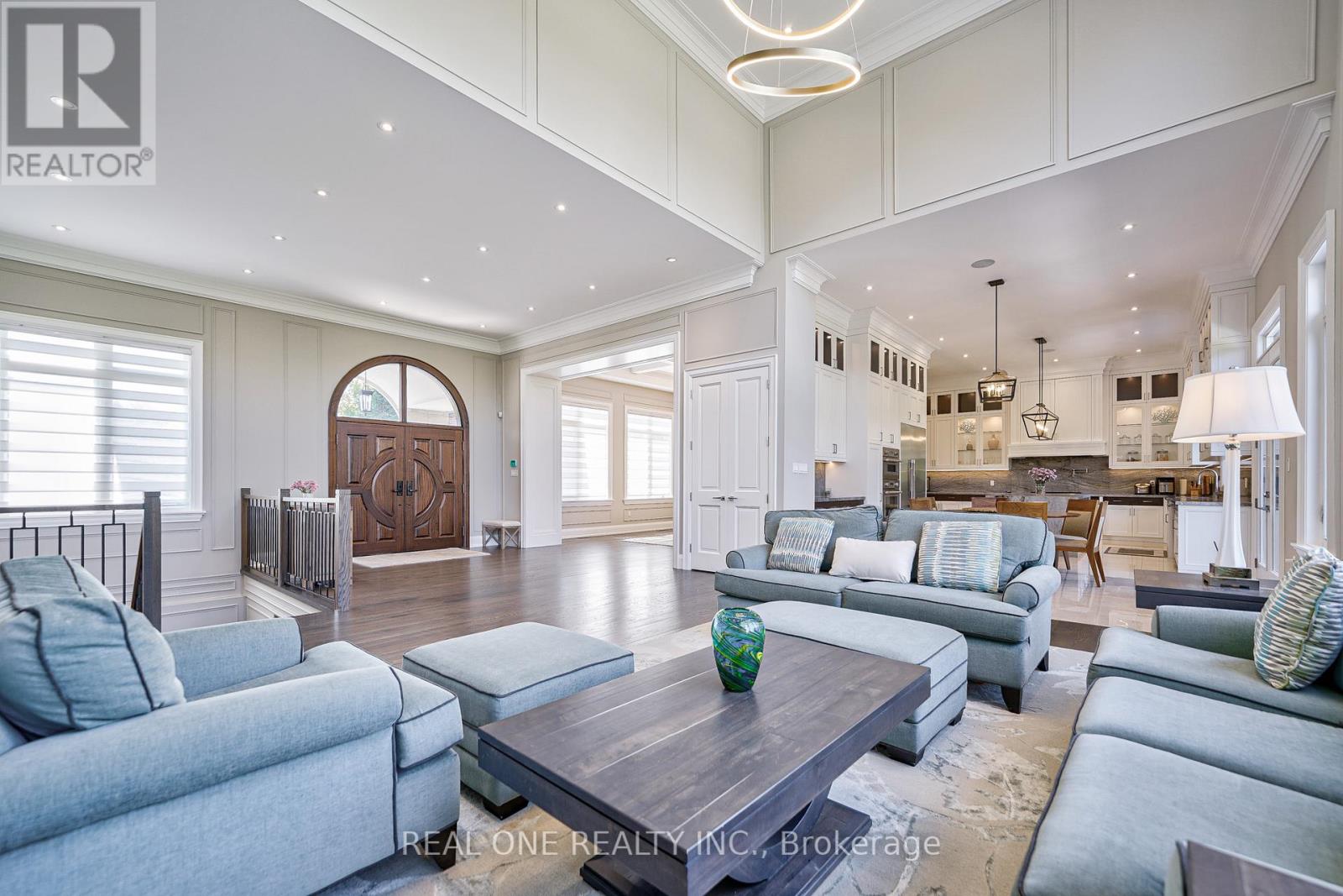 170 Ward Avenue, East Gwillimbury, Ontario  L0G 1V0 - Photo 5 - N12134623