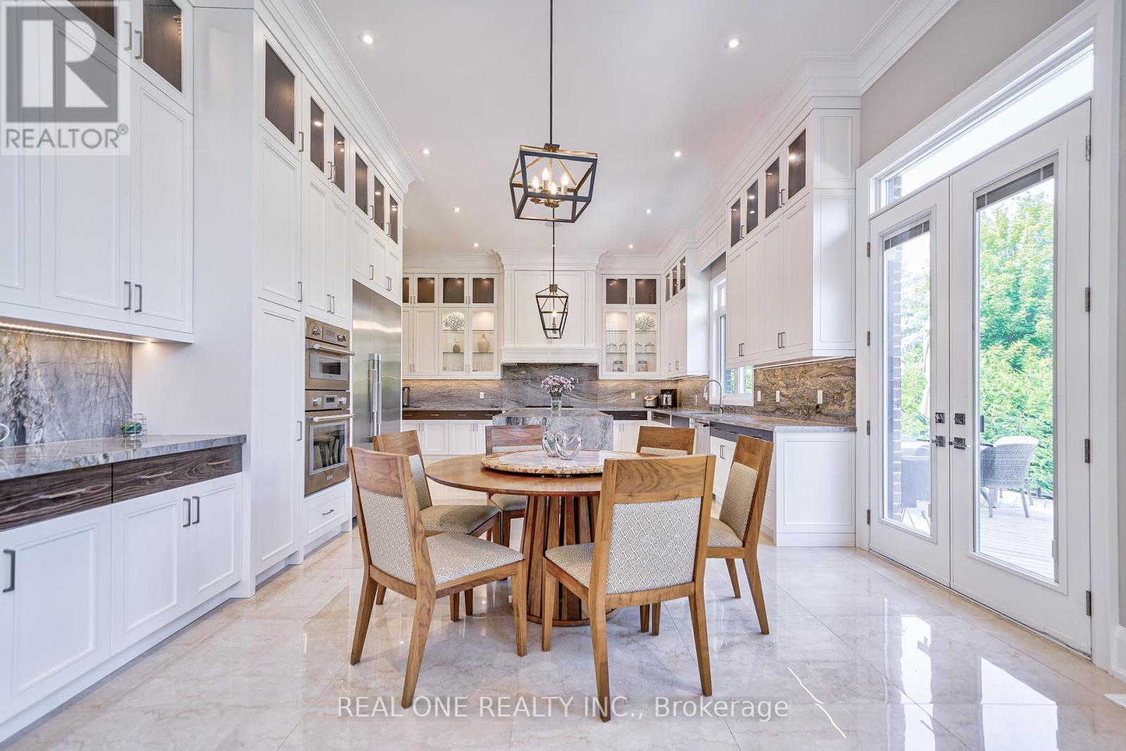 170 Ward Avenue, East Gwillimbury, Ontario  L0G 1V0 - Photo 7 - N12134623