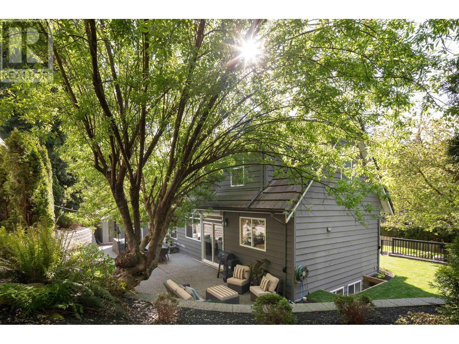 Property at 2366 SUNNYSIDE ROAD image 3