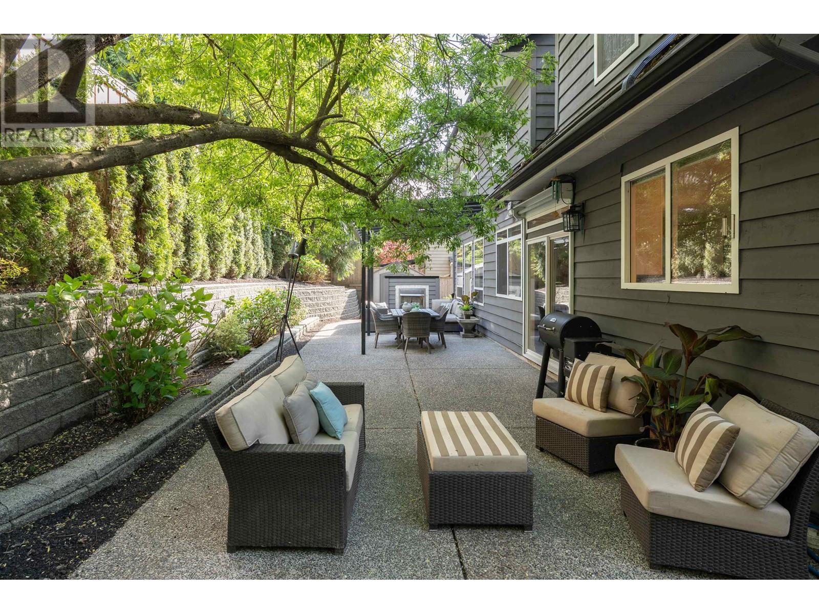 Property at 2366 SUNNYSIDE ROAD image 4