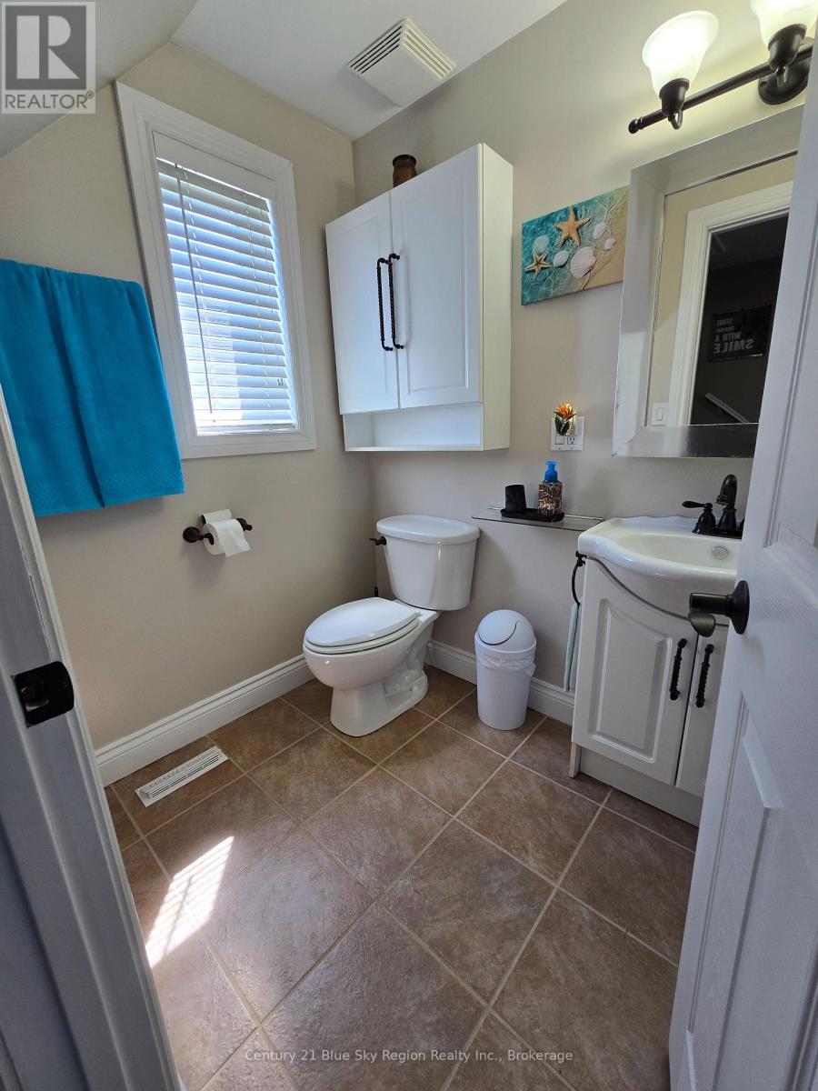 7 St Laurent Street, West Nipissing, Ontario  P0H 2M0 - Photo 16 - X12134832