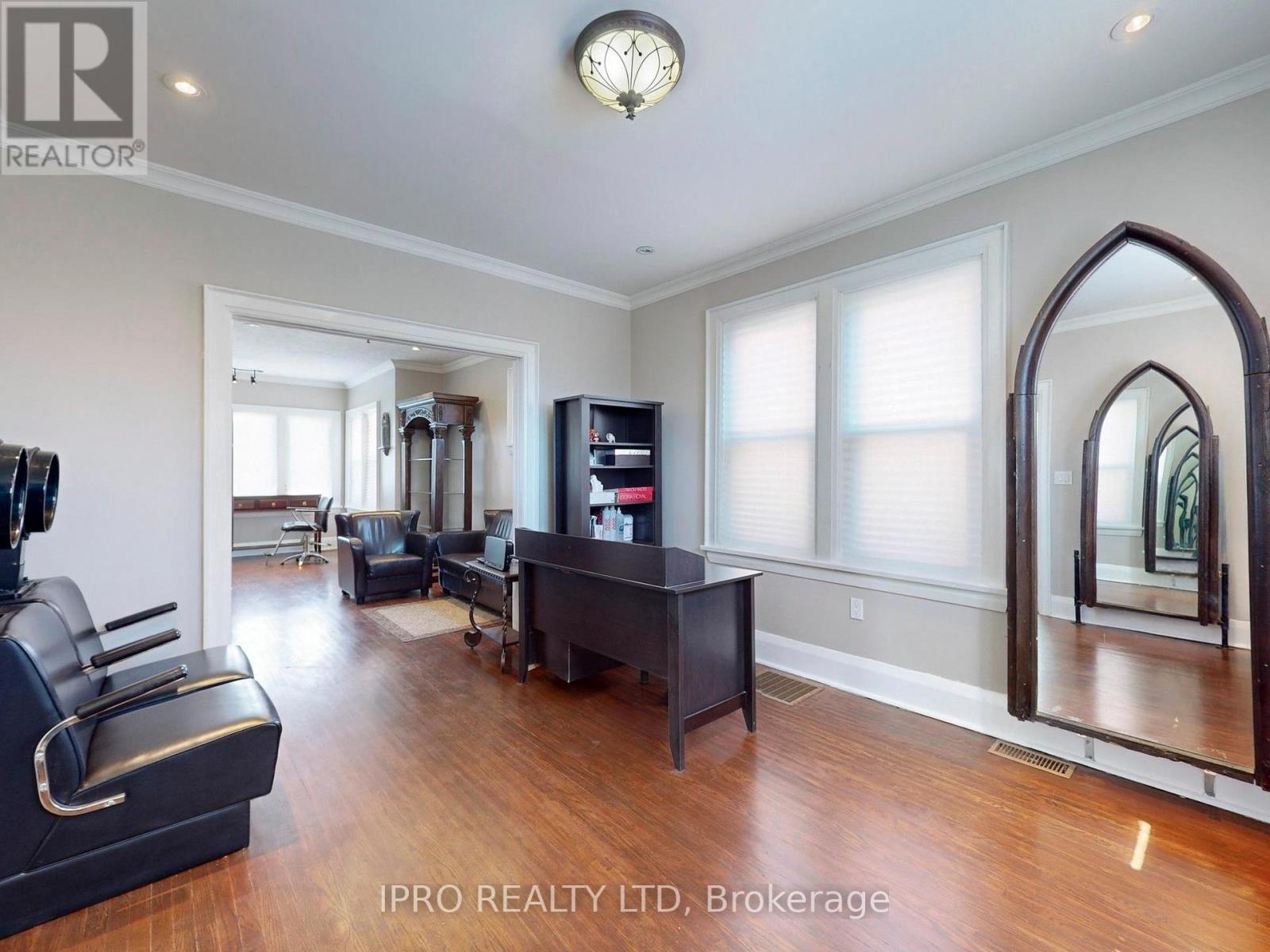 219 Queen Street W, Brampton, Ontario  L6Y 1M6 - Photo 13 - W12134636