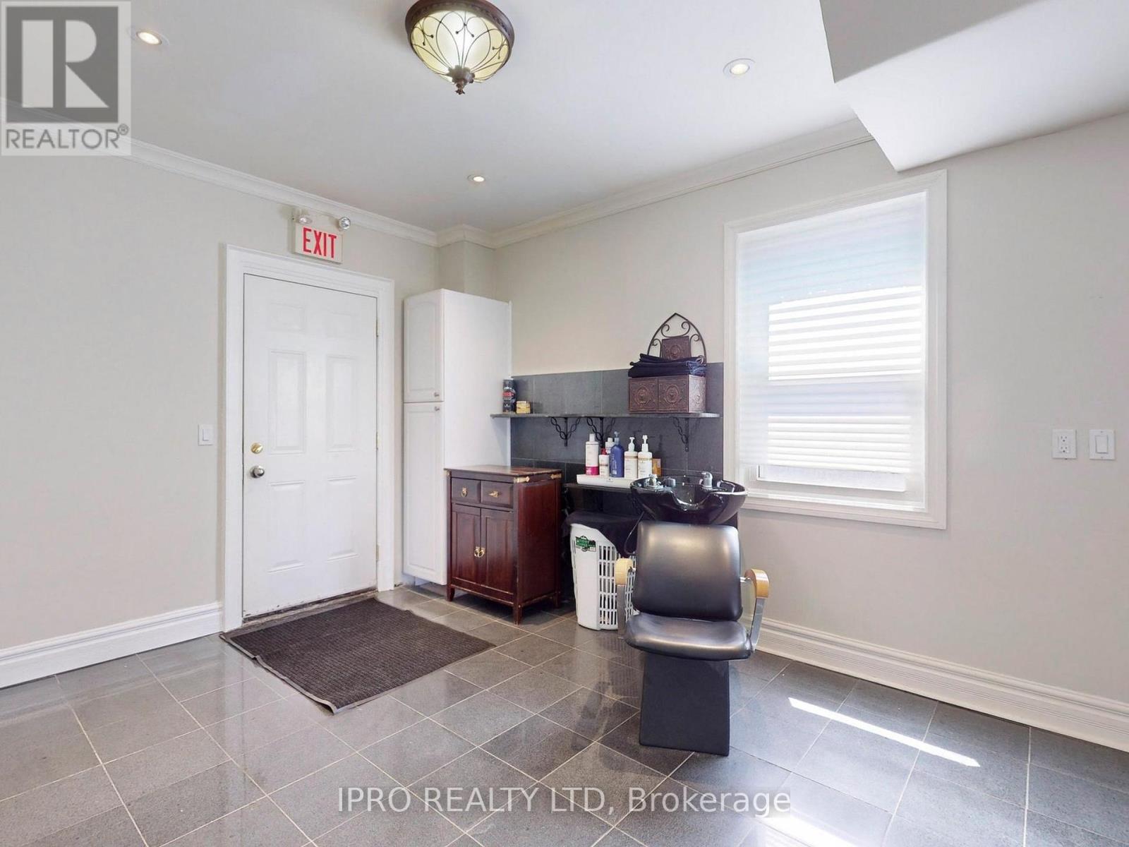 219 Queen Street W, Brampton, Ontario  L6Y 1M6 - Photo 18 - W12134636