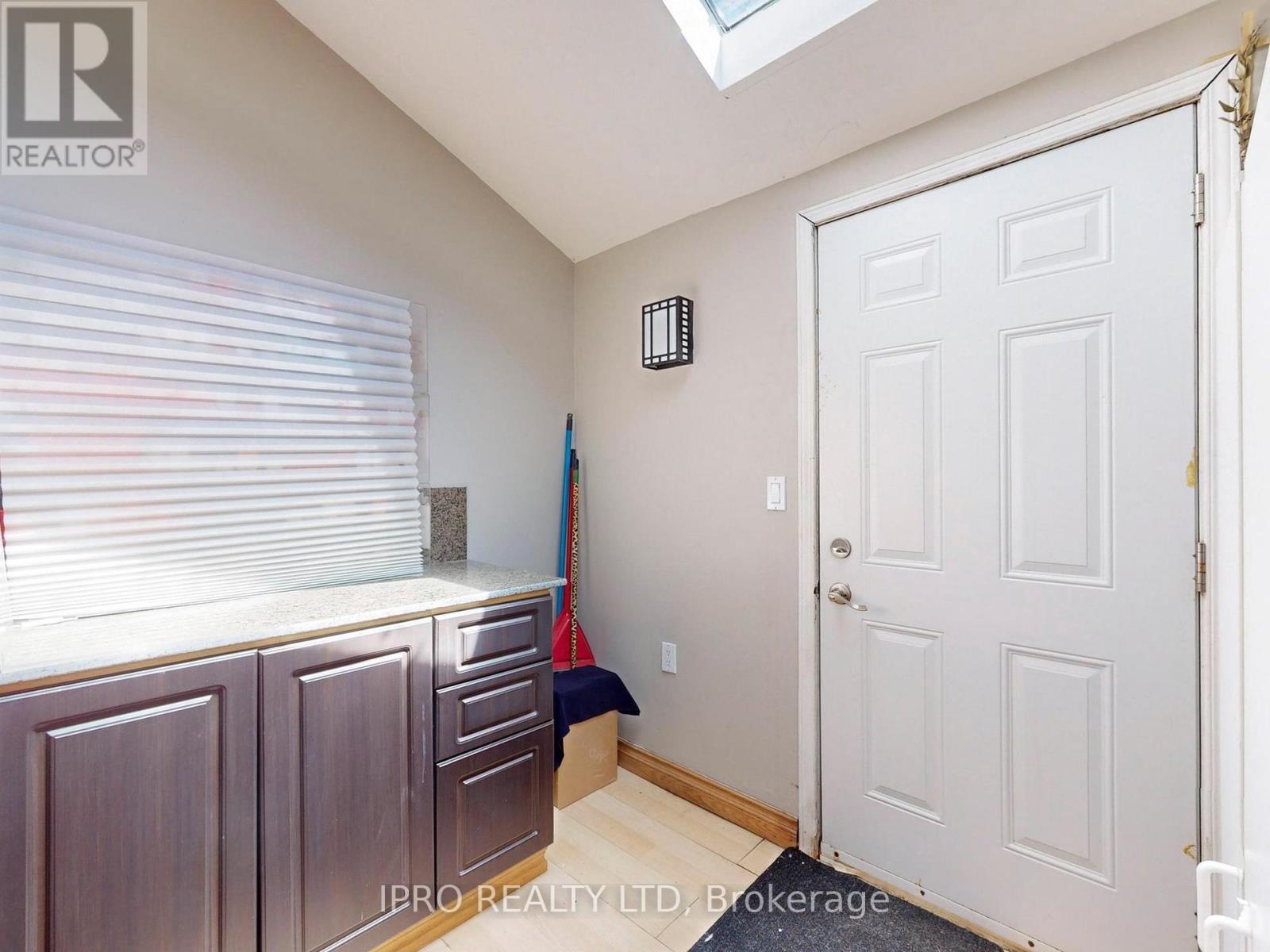 219 Queen Street W, Brampton, Ontario  L6Y 1M6 - Photo 21 - W12134636