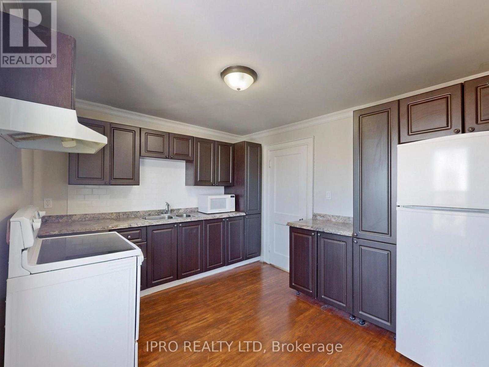 219 Queen Street W, Brampton, Ontario  L6Y 1M6 - Photo 29 - W12134636