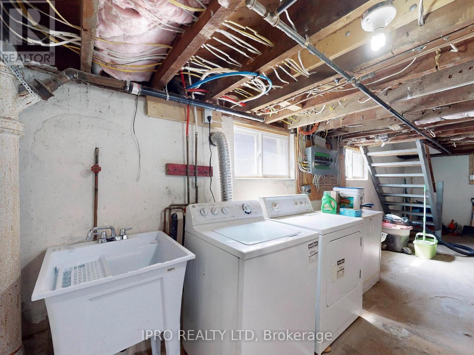 219 Queen Street W, Brampton, Ontario  L6Y 1M6 - Photo 41 - W12134636