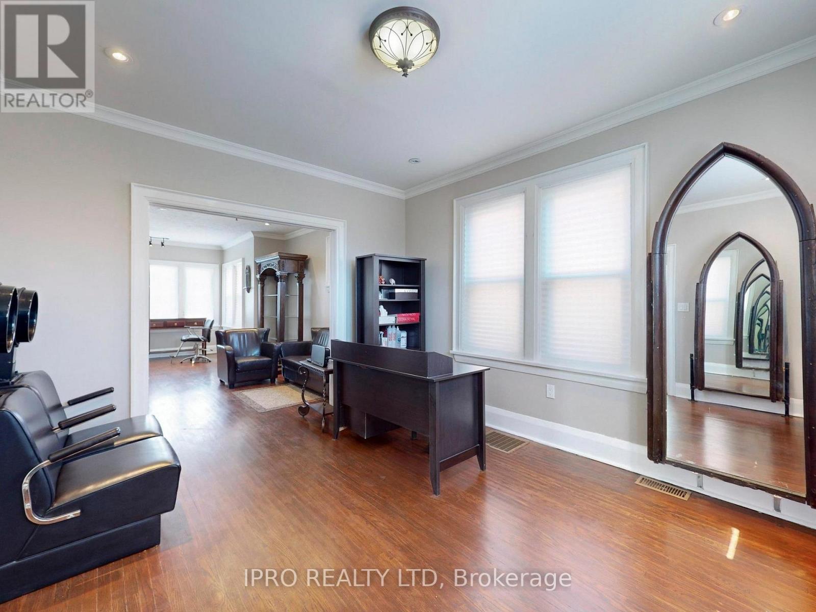 219 Queen Street W, Brampton (Downtown Brampton), Ontario  L6Y 1M6 - Photo 14 - W12134638