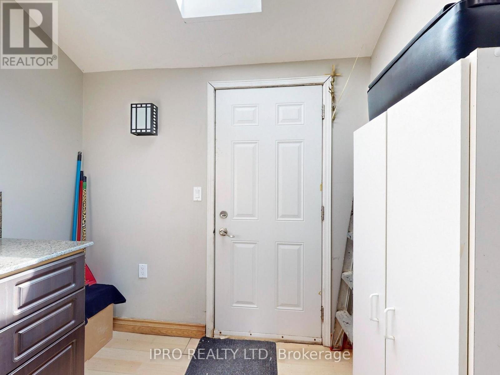 219 Queen Street W, Brampton (Downtown Brampton), Ontario  L6Y 1M6 - Photo 23 - W12134638