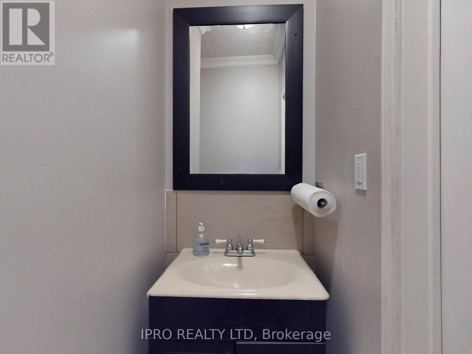 219 Queen Street W, Brampton (Downtown Brampton), Ontario  L6Y 1M6 - Photo 25 - W12134638