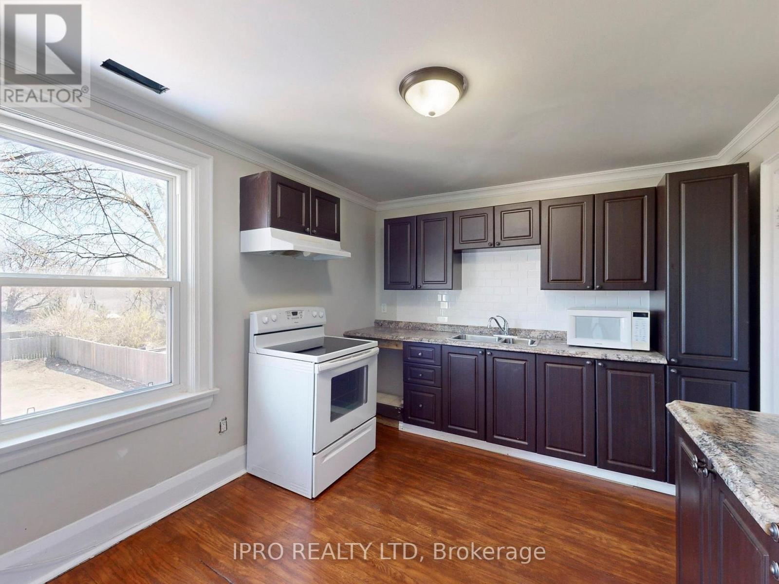 219 Queen Street W, Brampton (Downtown Brampton), Ontario  L6Y 1M6 - Photo 29 - W12134638