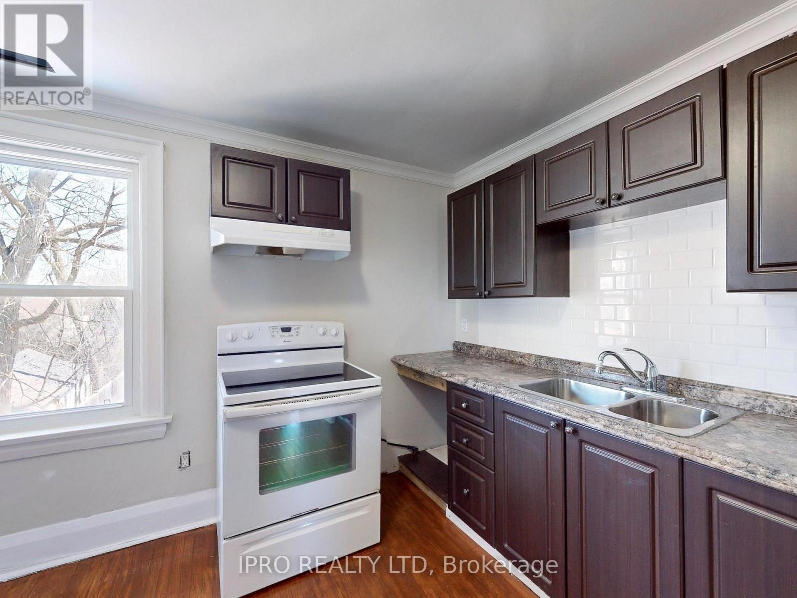 219 Queen Street W, Brampton (Downtown Brampton), Ontario  L6Y 1M6 - Photo 31 - W12134638
