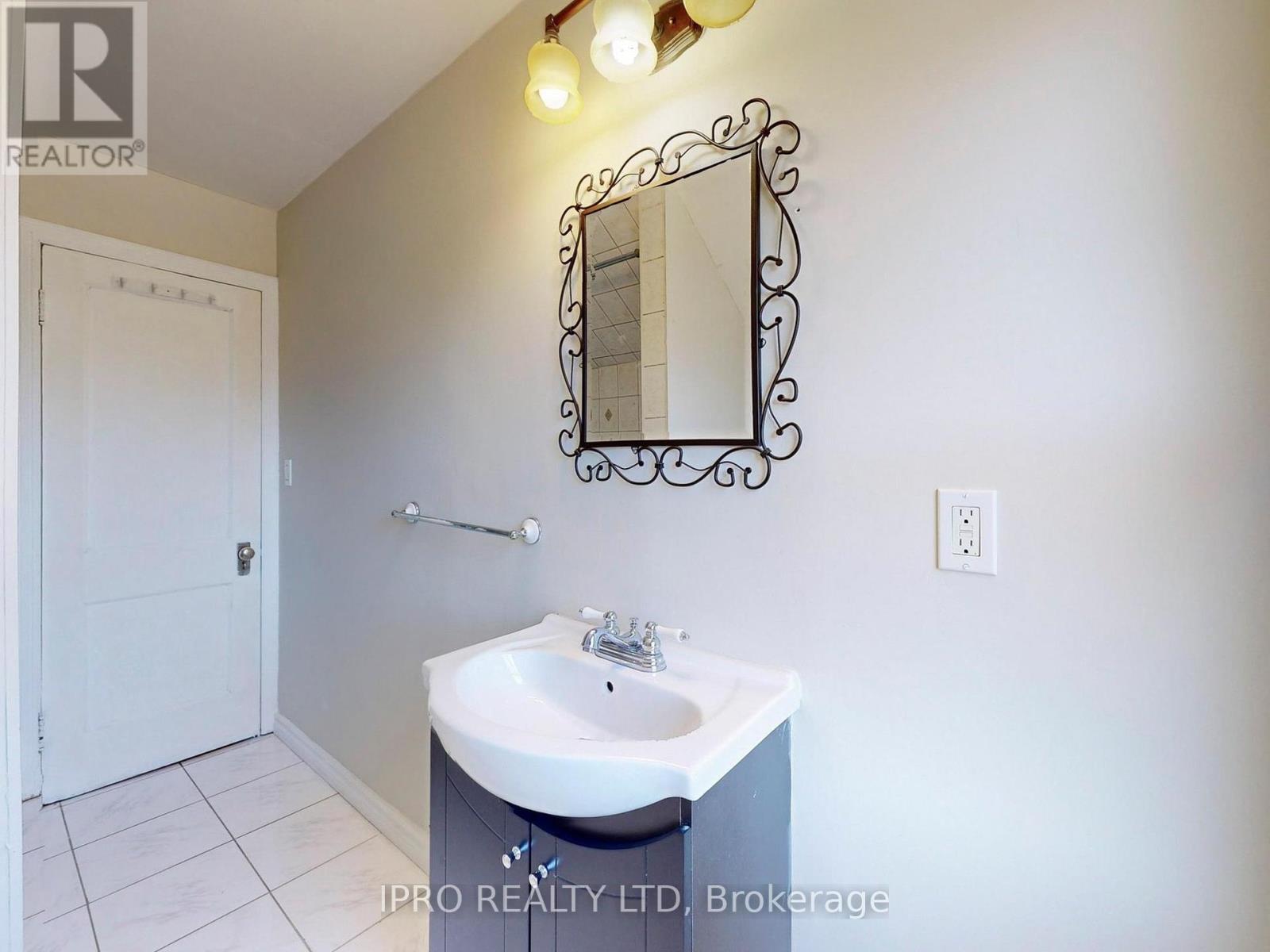 219 Queen Street W, Brampton (Downtown Brampton), Ontario  L6Y 1M6 - Photo 43 - W12134638